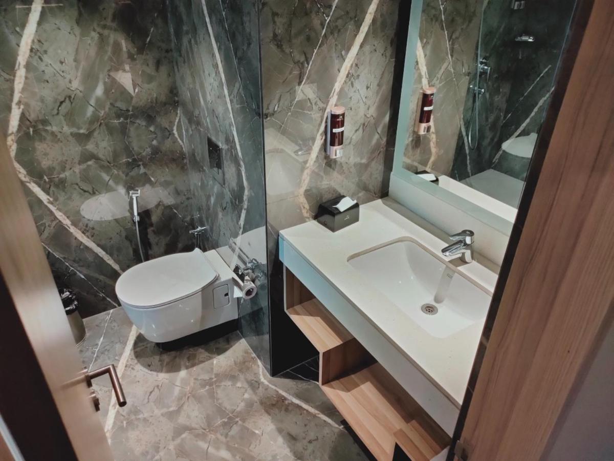 Radisson Hotel Bareilly Airport Dış mekan fotoğraf