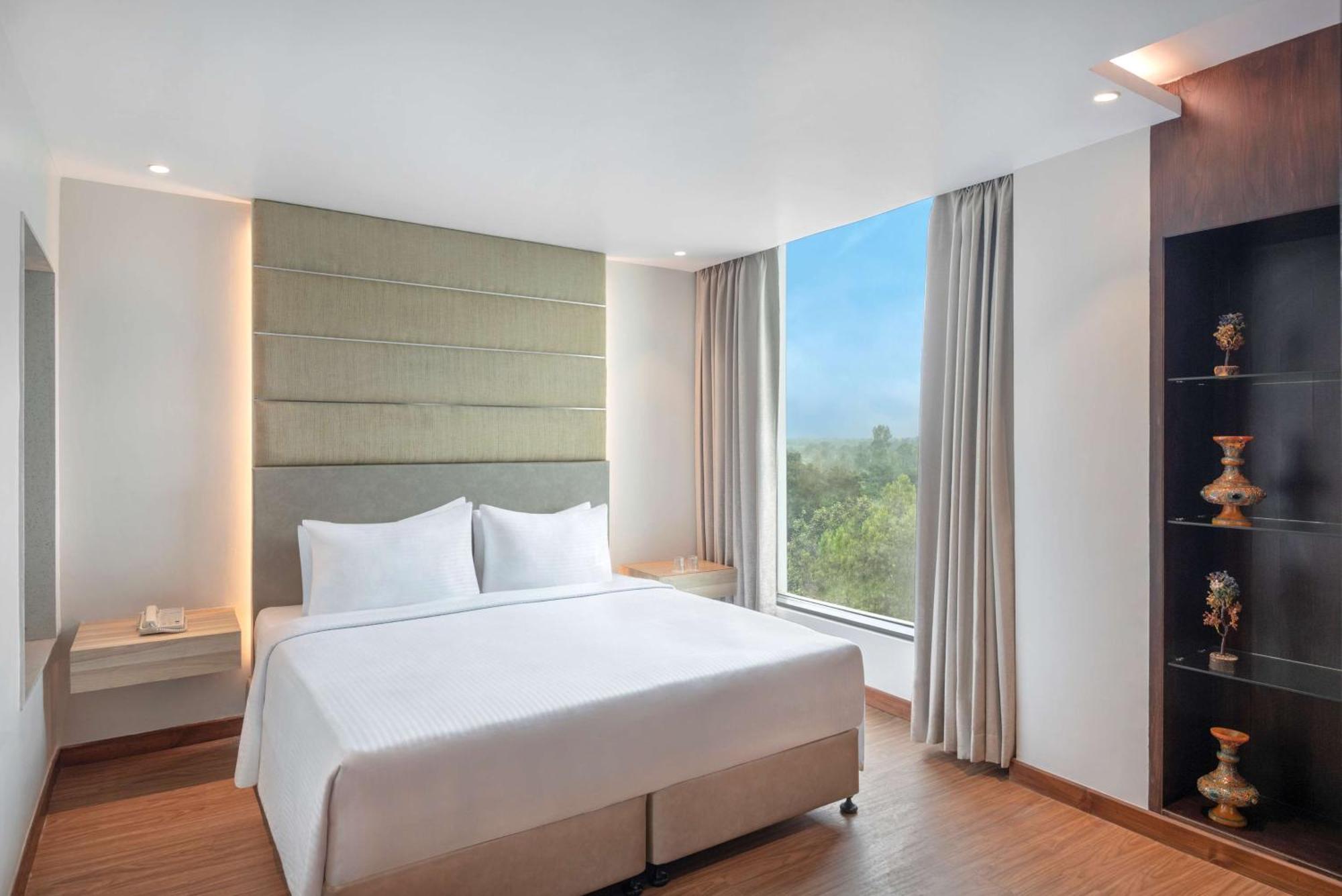 Radisson Hotel Bareilly Airport Dış mekan fotoğraf